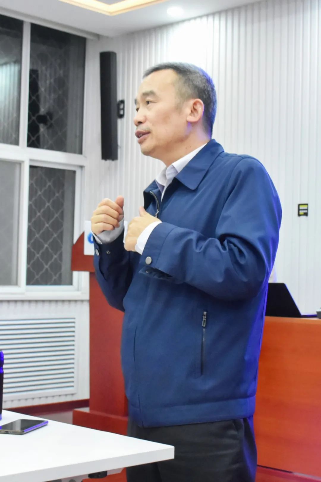 主持人李频教授